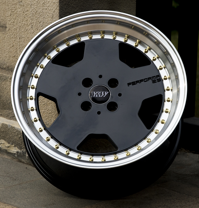 YKW5858-2 15X8.25 4X100 CB73.1 ET+28 BL+GO
